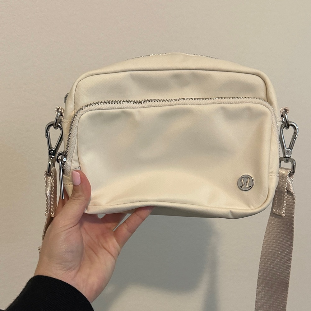 Lululemon Everywhere Crossbody Bag